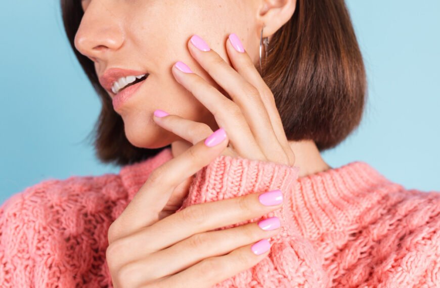 pink french tip nails