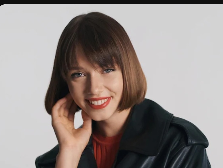 modern short hair cuts for women